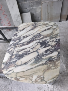 Calacatta Viola stolik