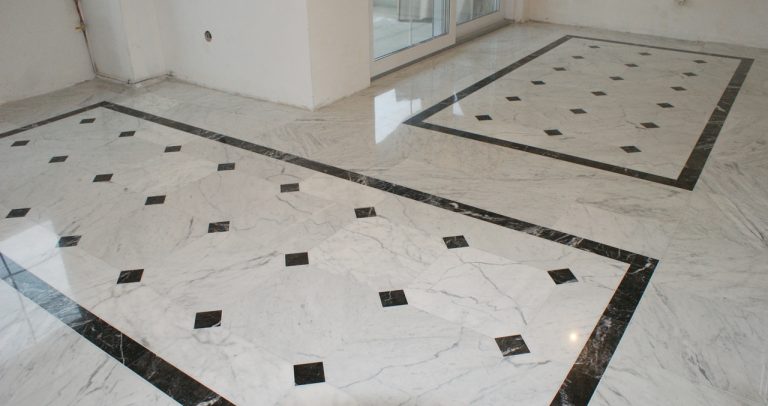 Biały marmur, czarny marmur