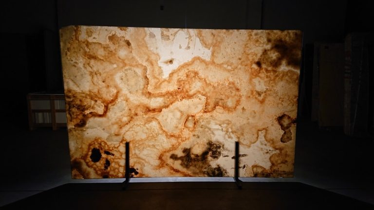 Onyx Gold — Slaby
