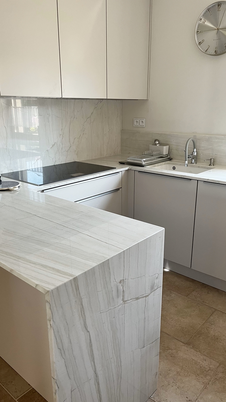 White Lux kwarcyt — Slaby