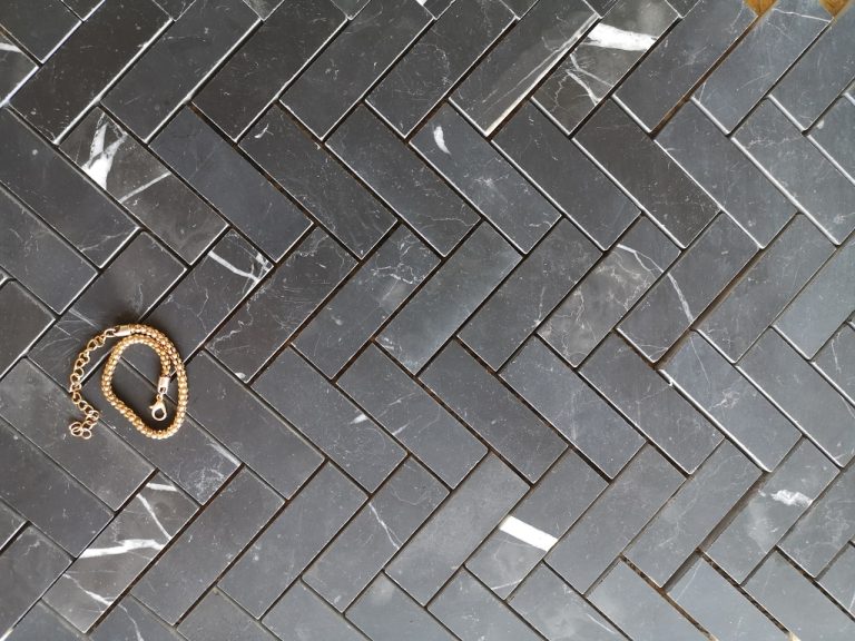 Jodełka Nero Marquina, matowa — Mozaika