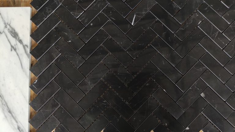 Jodełka Nero Marquina — Mozaika