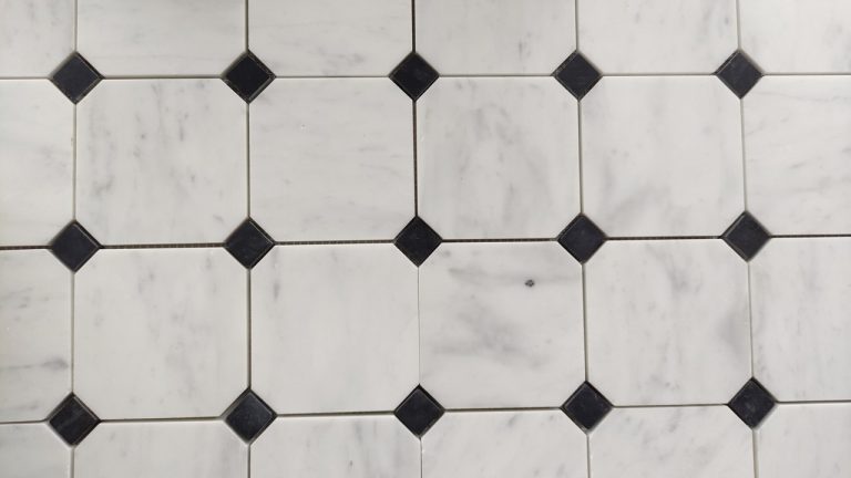 Octagony Bianco Carrara+Nero Marquina mat — Mozaika
