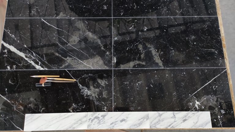 Nero Marquina M1 — Płytki marmurowe
