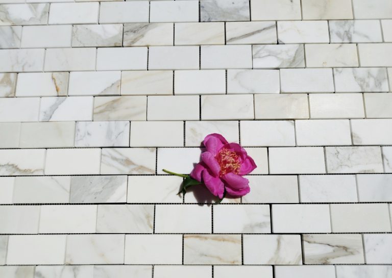 Brick Calacatta Gold mat — Mozaika