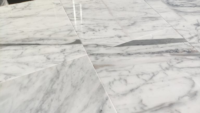 Bianco Carrara Venato S — Płytki marmurowe