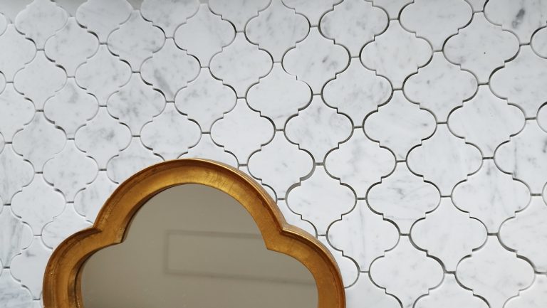 Arabesque Carrara matowa — Mozaika
