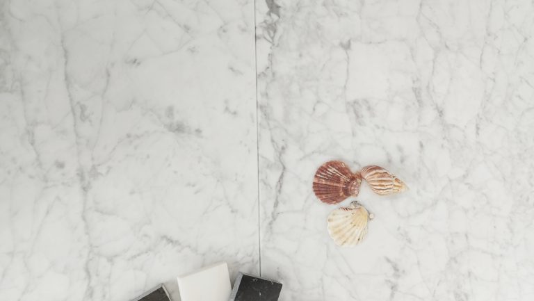 Bianco Carrara C L1 — Płytki marmurowe