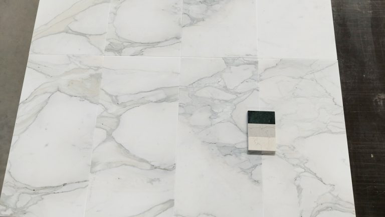 Calacatta Venato Gold M7 — Płytki marmurowe