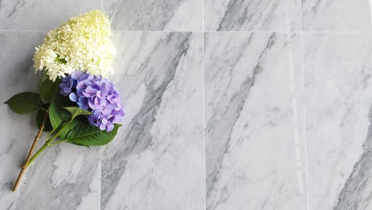 Bianco Carrara Venato M6 — Płytki marmurowe