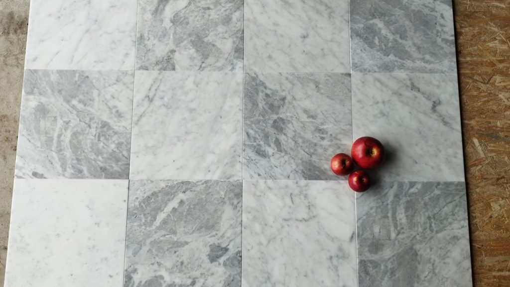 Szachownica Bardiglio i Carrara mat — zdjęcie 1