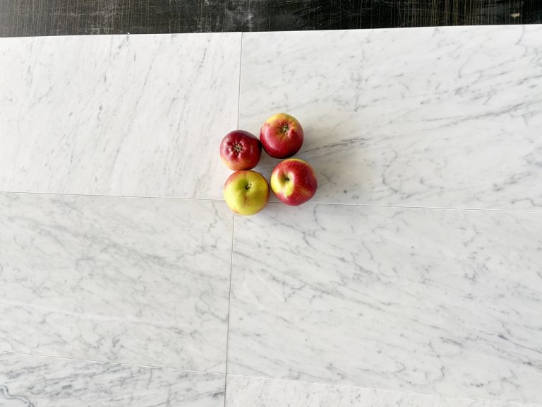 Bianco Carrara MH24 — Płytki marmurowe